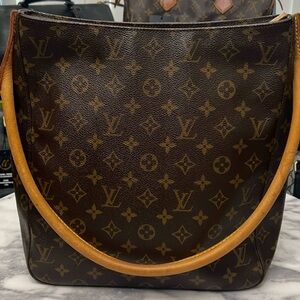 SOLD🚨 LV vintage looping back